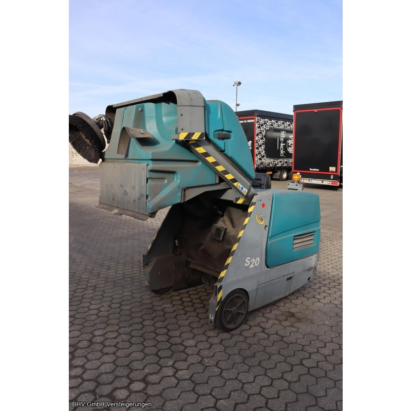 Aufsitzkehrmaschine (Diesel) Tennant S 20