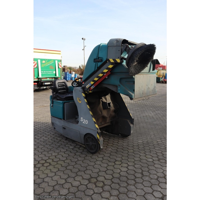 Aufsitzkehrmaschine (Diesel) Tennant S 20