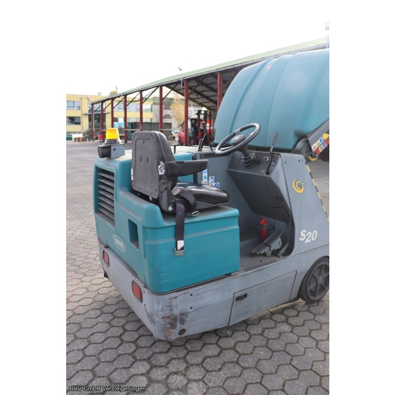 Aufsitzkehrmaschine (Diesel) Tennant S 20