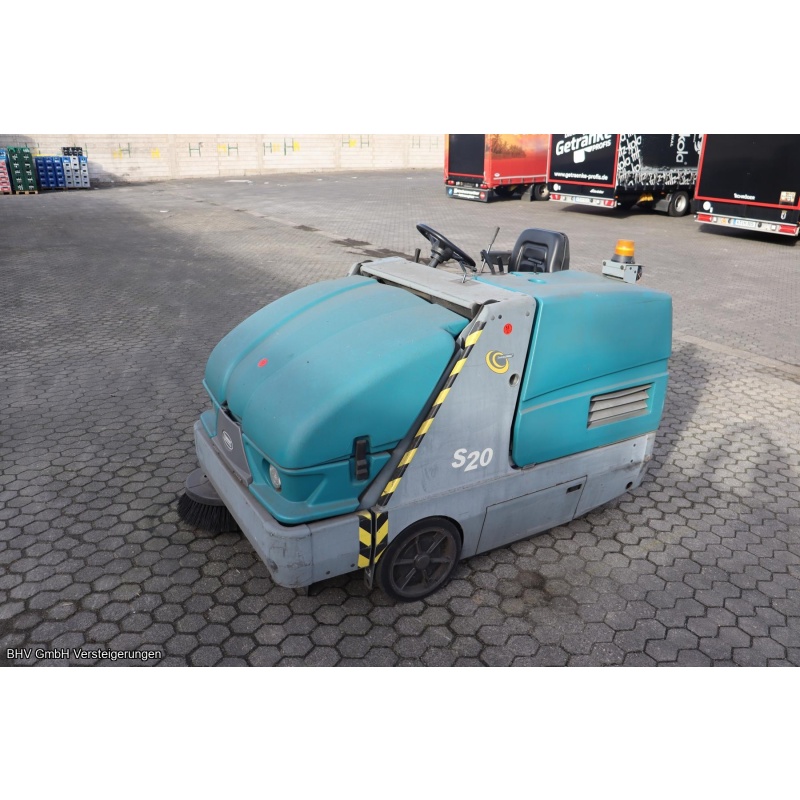 Aufsitzkehrmaschine (Diesel) Tennant S 20