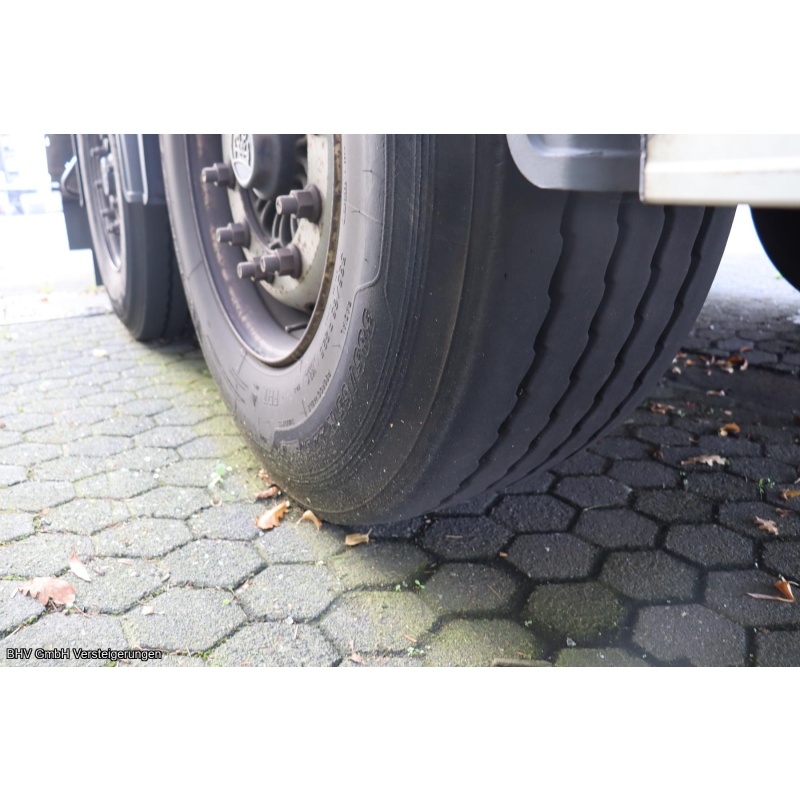 Anhänger Schankwand Tandem mit Hebebühne (K - AP 2151) K+G Tec GmbH  ZPA 18