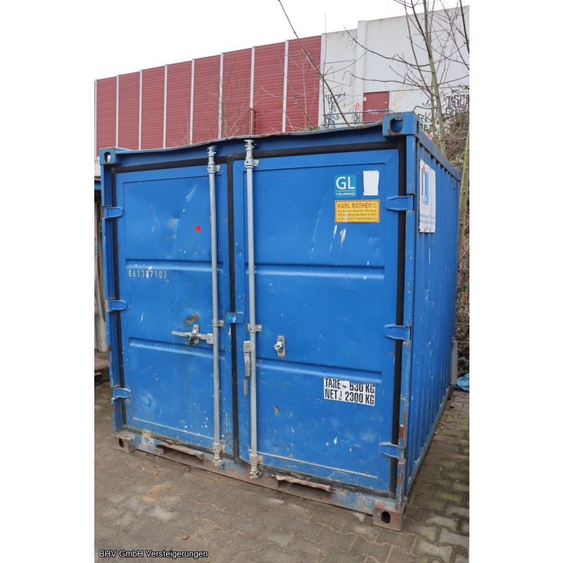 Seecontainer mit mobiler Tankstelle