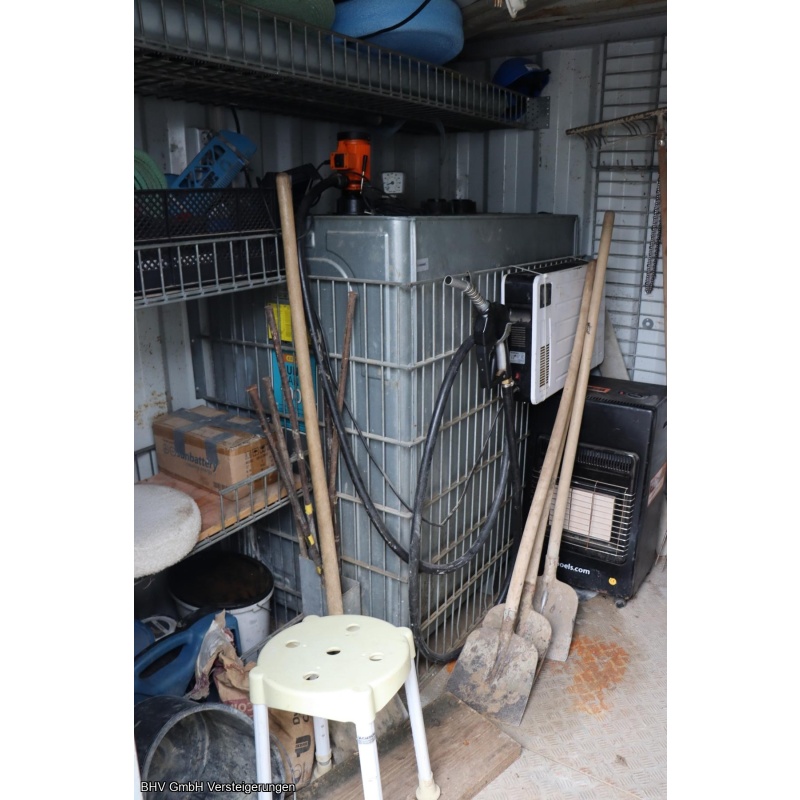 Seecontainer mit mobiler Tankstelle