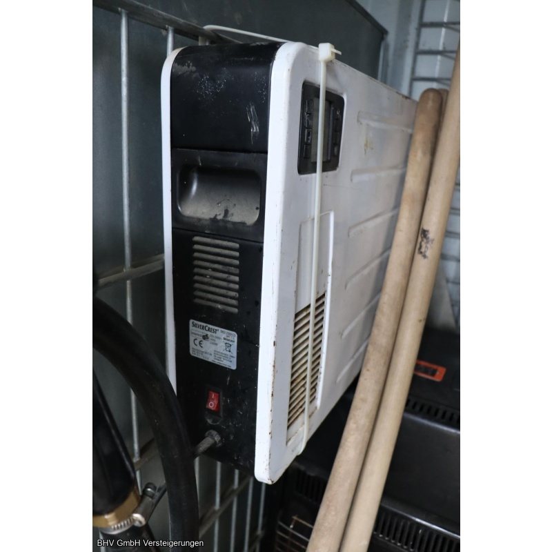 Seecontainer mit mobiler Tankstelle