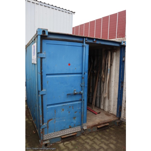 Seecontainer mit mobiler Tankstelle