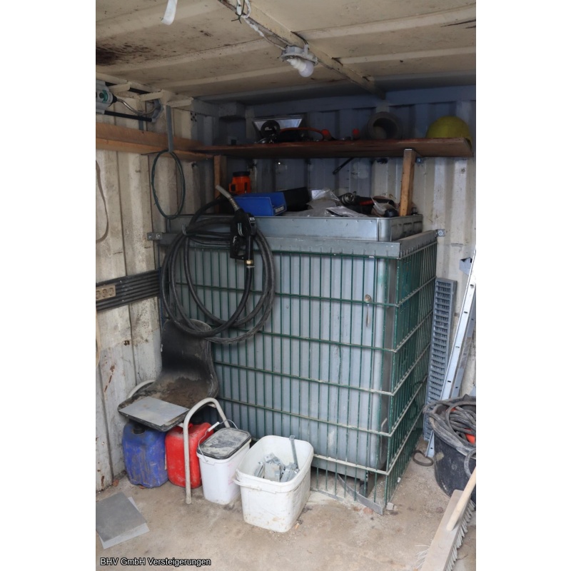 Seecontainer mit mobiler Tankstelle