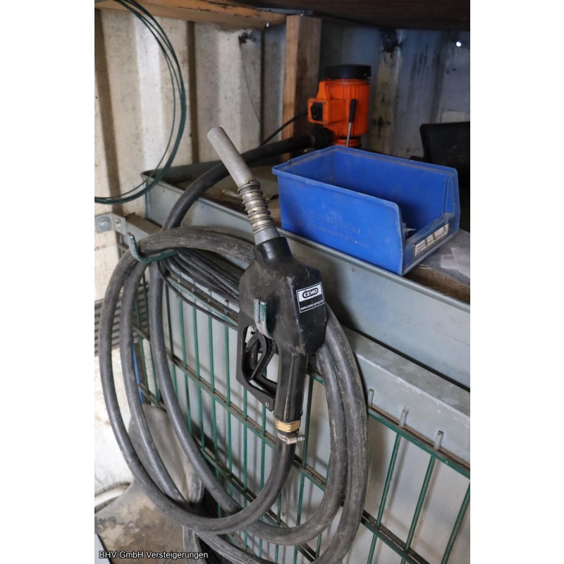 Seecontainer mit mobiler Tankstelle