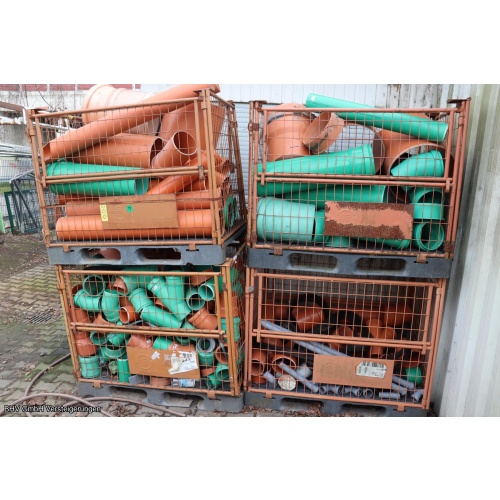 Posten Rohre in Gitterbox