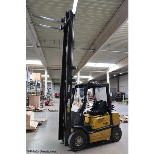 Gabelstapler (Gas) Yale GP25RF/TF
