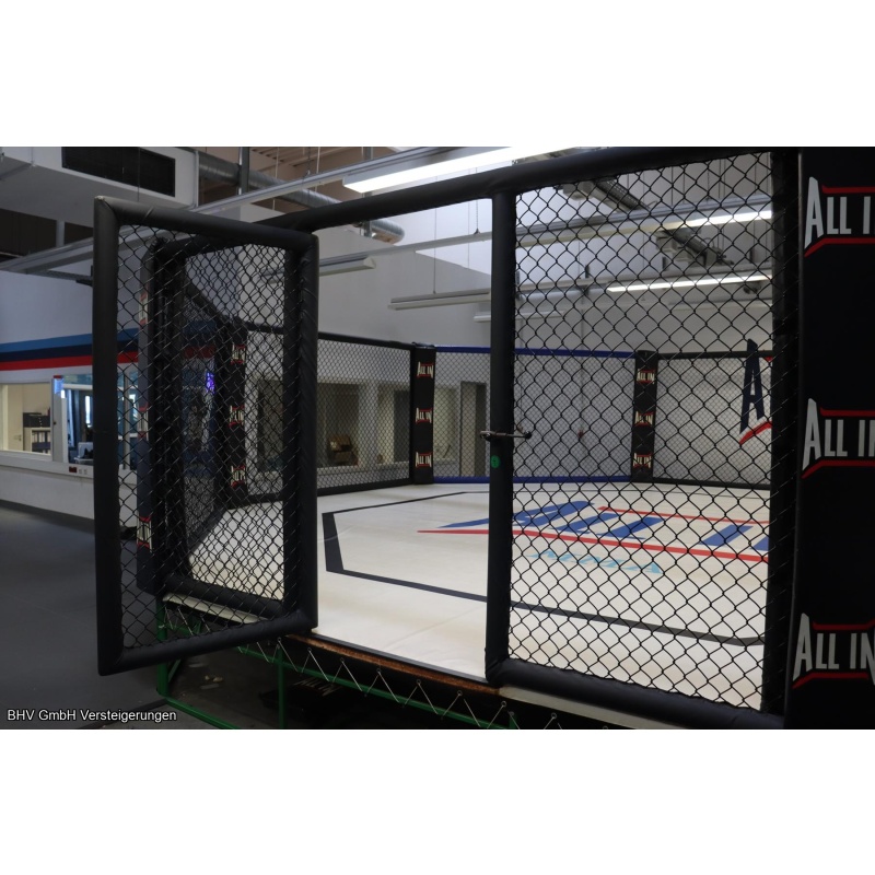 Box- / MMA-Käfig mit erhöhter Plattform