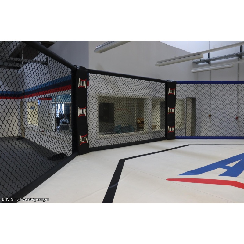 Box- / MMA-Käfig mit erhöhter Plattform