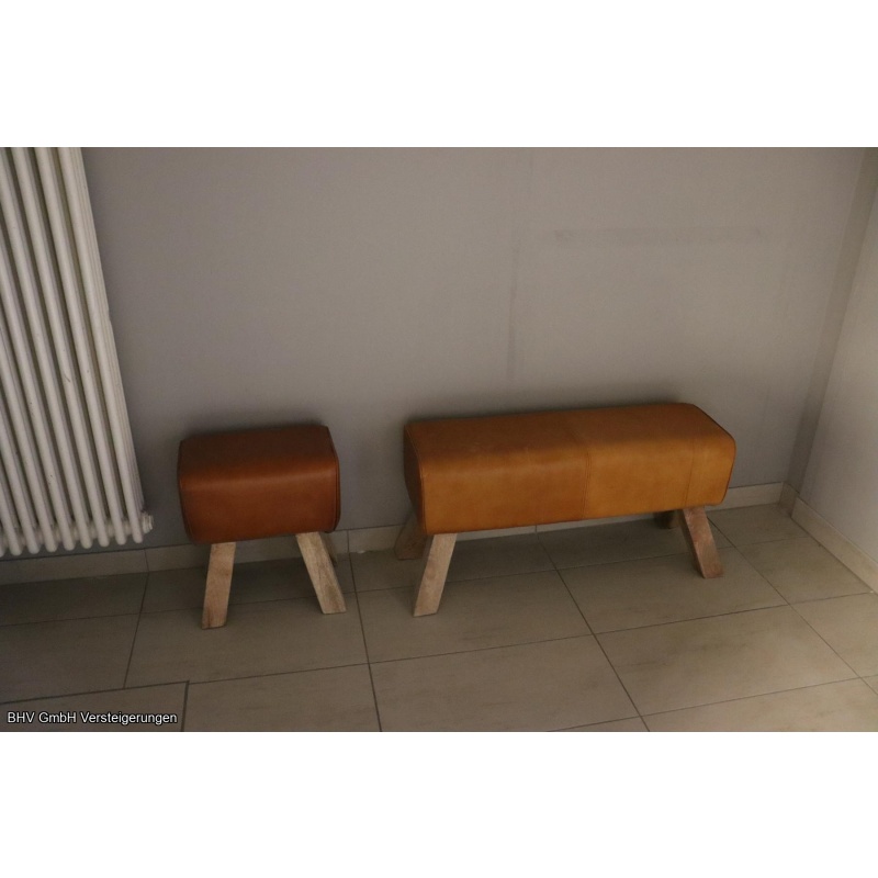 Gepolsterte Sitzbänke mit Holzgestell
