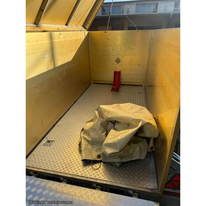 Kofferanhänger mit Rampe und Aufstelldach