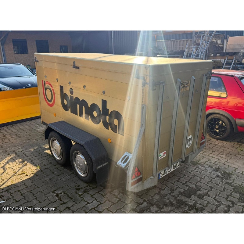 Kofferanhänger mit Rampe und Aufstelldach