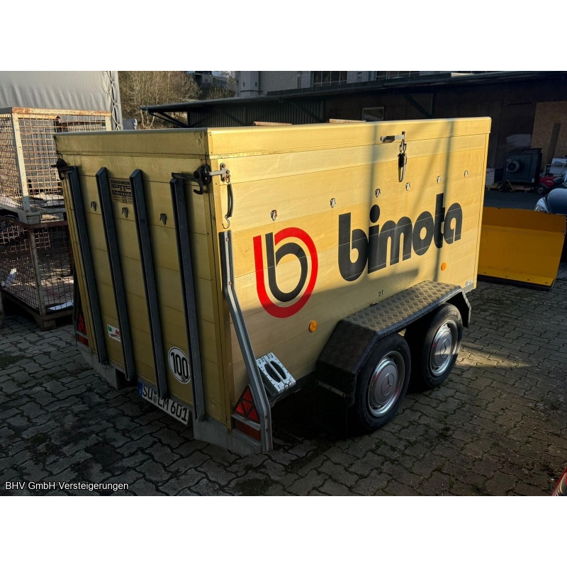 Kofferanhänger mit Rampe und Aufstelldach