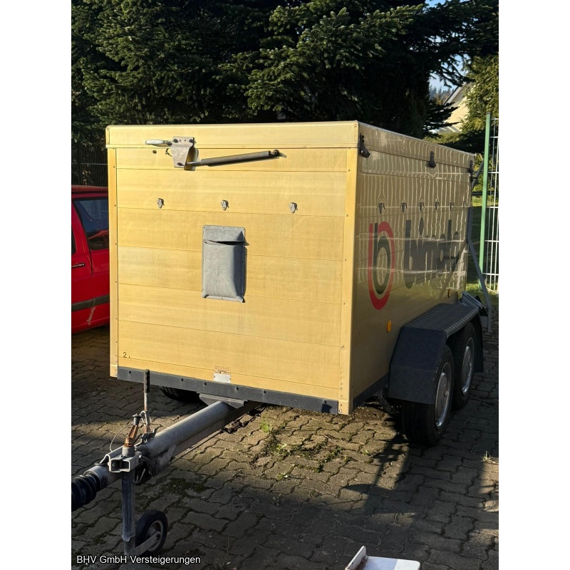 Kofferanhänger mit Rampe und Aufstelldach